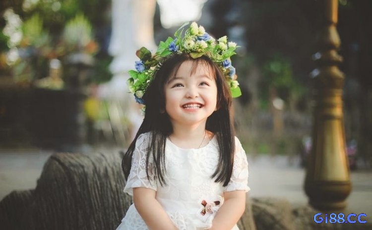 Mơ thấy bé gái đánh con gì? Phân tích ý nghĩa giấc mơ chi tiết