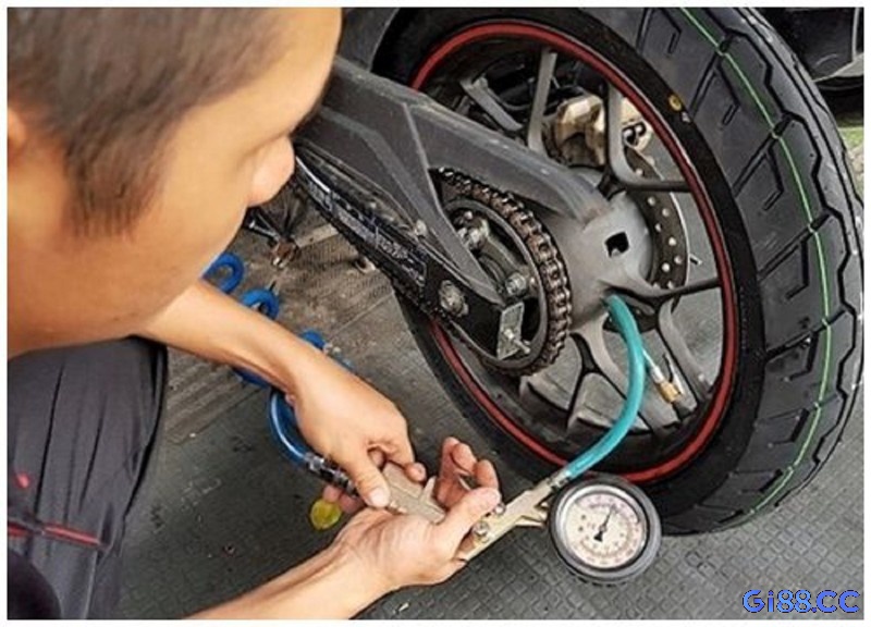 Giấc mơ thấy xe máy bị hỏng báo hiệu những khó khăn đề thủ sẽ phải vượt qua.