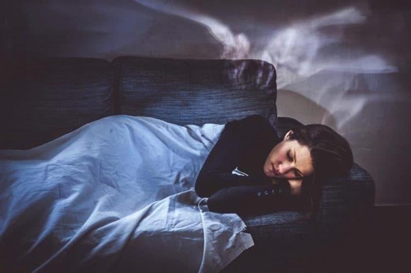 Giải mã giấc mơ gặp người đã chết: Thông điệp từ thế giới khác