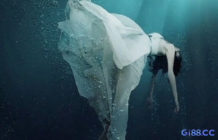 Cùng GI88 tìm hiểu sâu sắc về giải mã giấc mơ ngã xuống nước nào!