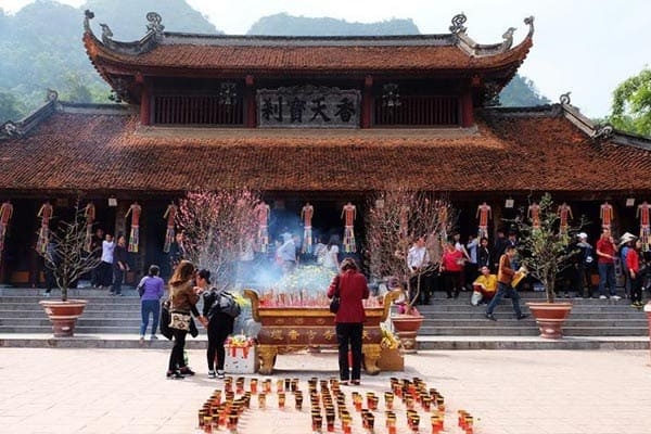 Giải mã giấc mơ thấy thắp hương - Ý nghĩa và con số liên quan