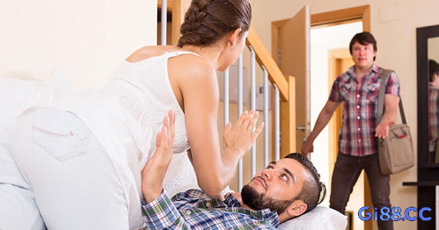 Giải mã giấc mơ vợ ngoại tình: Hình ảnh vợ ngoại tình nhưng vẫn yêu thương, thể hiện sự đấu tranh giữa tình yêu và lo lắng