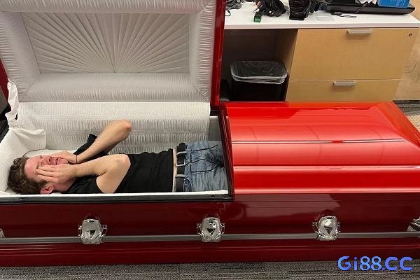 Mơ thấy quan tài đánh số gì? Người thân nằm trong quan tài đánh liền con số 22