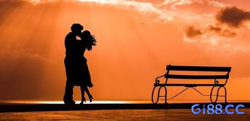 Đang độc thân mà thấy mình có người yêu thì rất tốt cho mảng công việc, hãy nhớ tìm hiểu xem nằm mơ thấy người yêu đánh con gì kiếm thêm ít tiền nhé