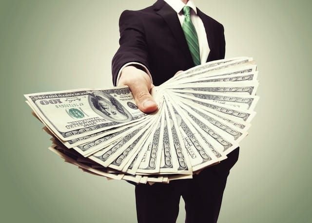 Giải mã giấc mơ thấy cho tiền - Ý nghĩa và điềm báo chi tiết