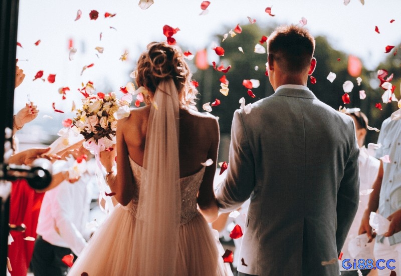 Giải mã giấc mơ thấy đám cưới của mình mang đến bước ngoặt và khát vọng thay đổi tích cực trong cuộc sống.