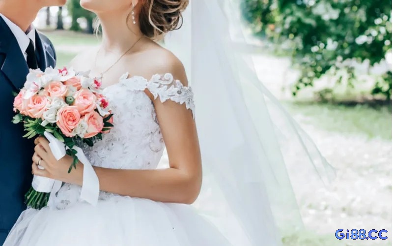 Giải mã giấc mơ thấy đám cưới hoành tráng thể hiện khát vọng thành công và mong muốn được công nhận trong xã hội.