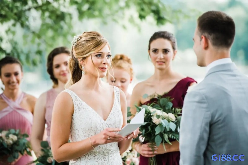 Người đã kết hôn mơ thấy đám cưới của mình thường là dấu hiệu mong muốn làm mới tình cảm và duy trì hạnh phúc gia đình.