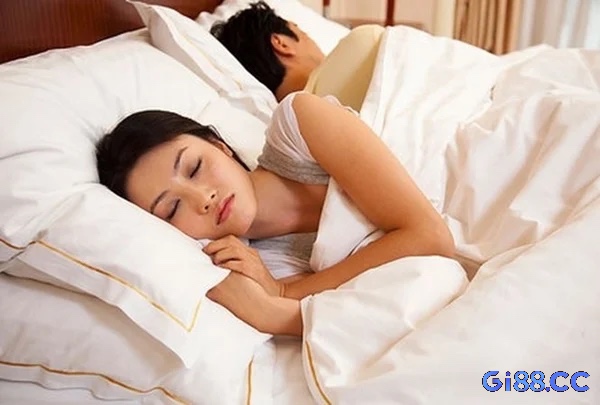Giấc mơ thấy làm chuyện ấy với người lạ phản ánh khát khao khám phá bản thân và vượt khỏi khuôn khổ thường ngày