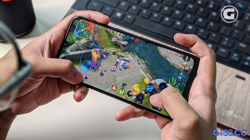 Game MOBA mobile mang đến trải nghiệm chiến thuật và cạnh tranh ngay trên thiết bị di động, thu hút hàng triệu người chơi trên toàn cầu.