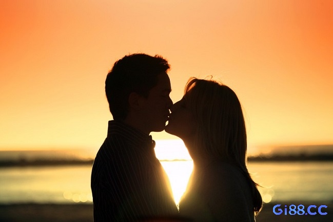 Mơ có người yêu hôn mình ngụ ý bạn sẽ có tình yêu chân thành 