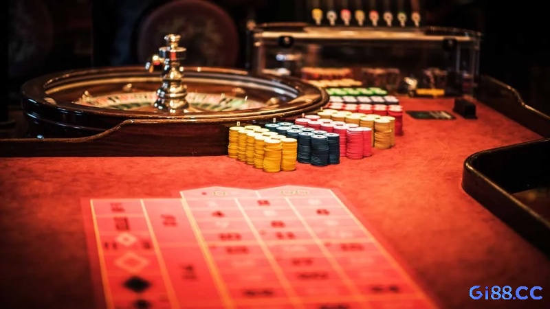 Các cược bên trong roulette gồm cược thẳng, chẻ, dòng và góc, mỗi loại có tỷ lệ trả thưởng khác nhau