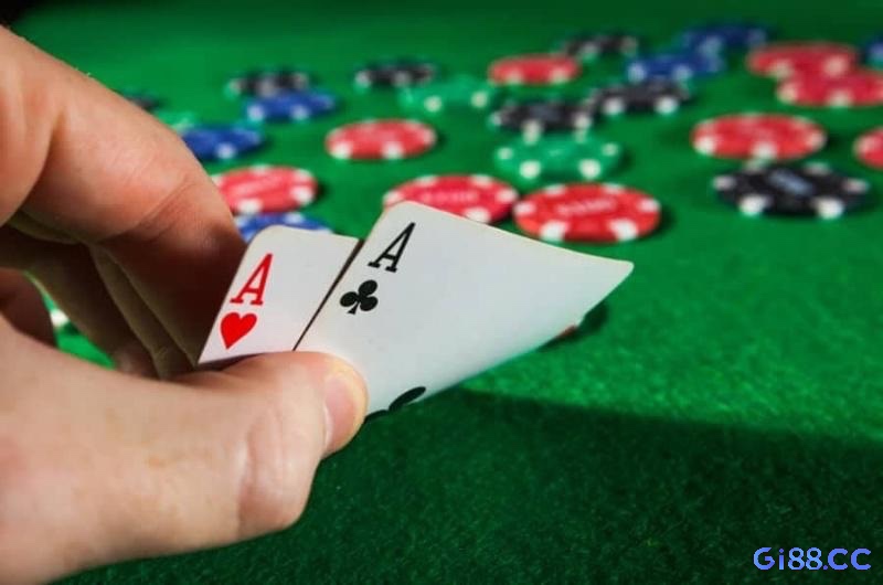 Chuẩn bị bộ bài và sắp xếp bàn chơi xì dách offline cho nhóm từ 3–7 người tham gia
