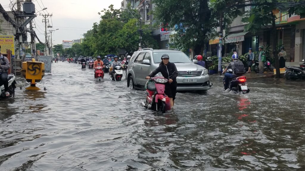 Nằm mơ thấy nước ngập đường đánh con gì dễ trúng nhất?